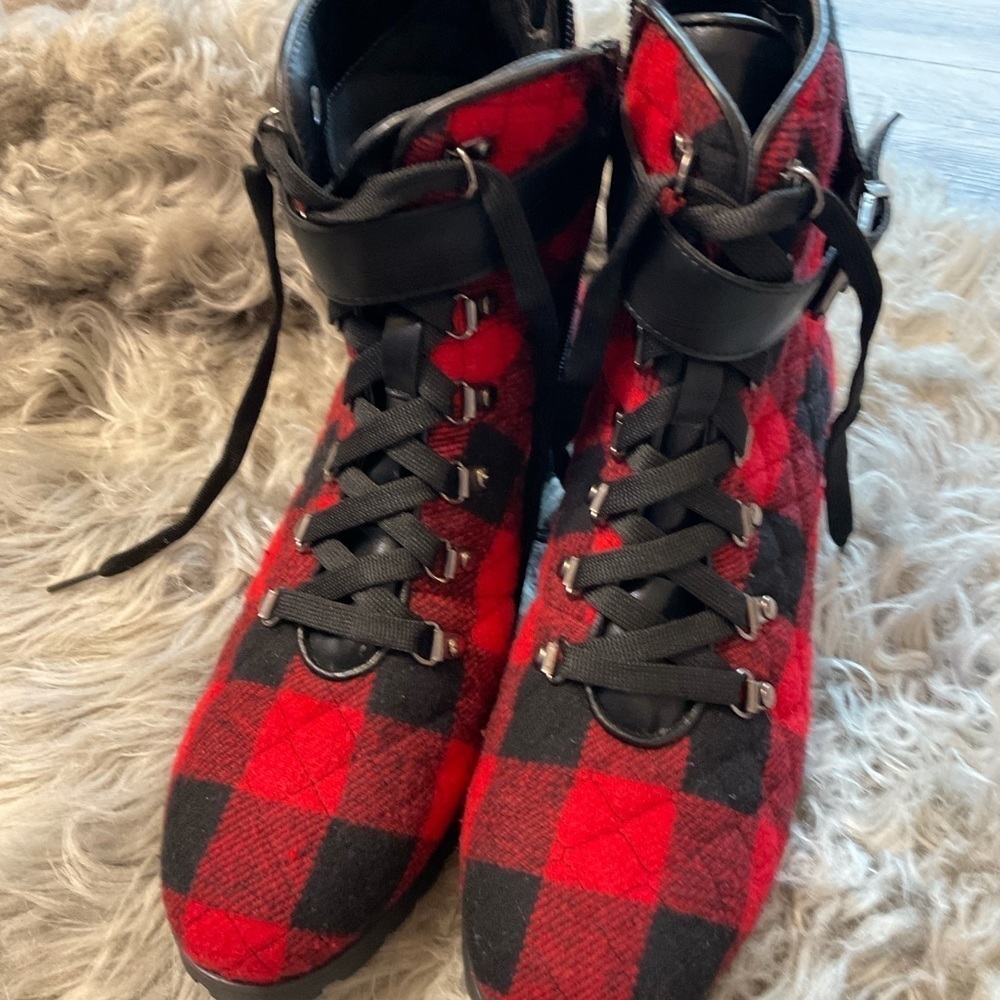 Sold out in stores. NWOT ANNE KLEIN Combat  Boots  Plaid  SZ10.5